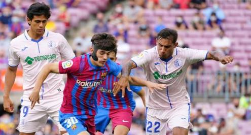 إنريكي يستدعي موهبة برشلونة لقائمة المنتخب الإسباني